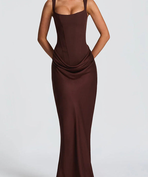 Linnea | Maxi-mekko neliömäisellä pääntiellä