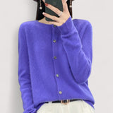 Darija™ – Pehmeä neulejakku napilla