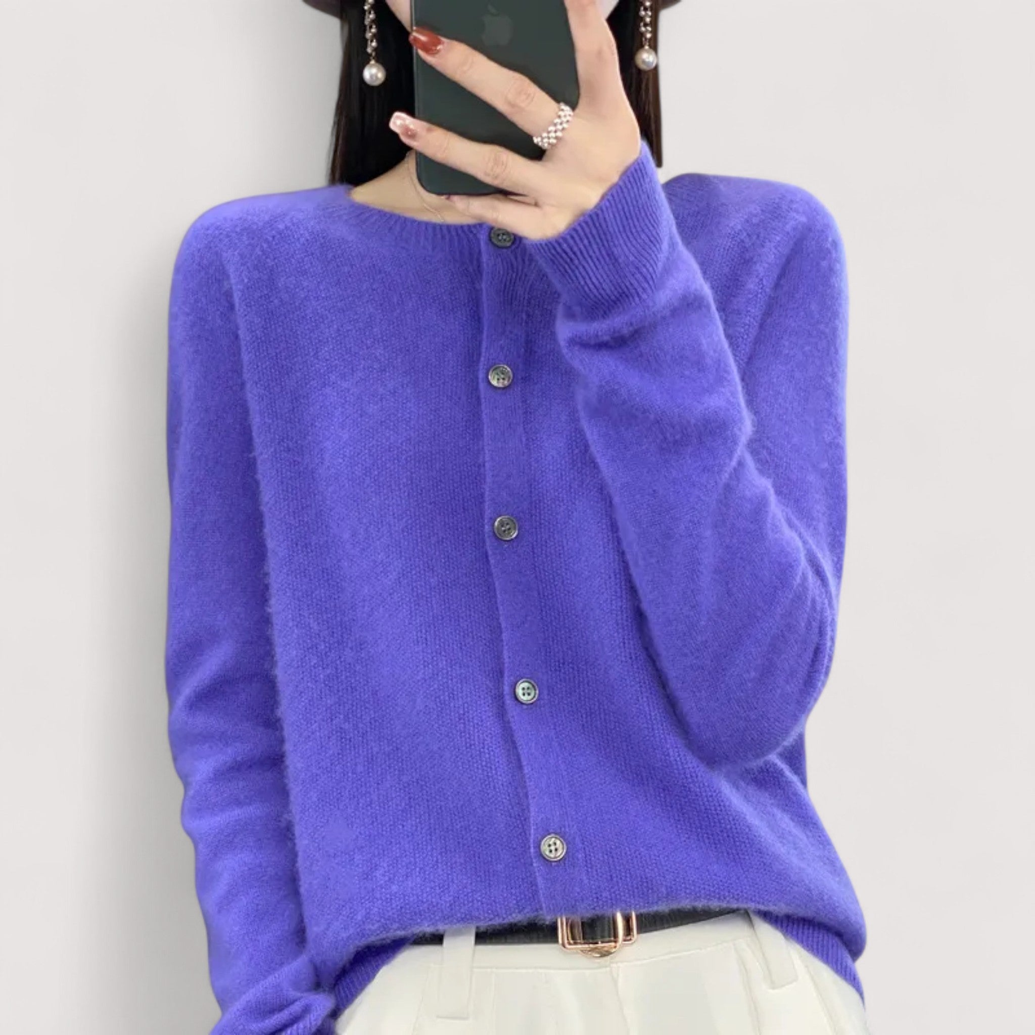 Darija™ – Pehmeä neulejakku napilla