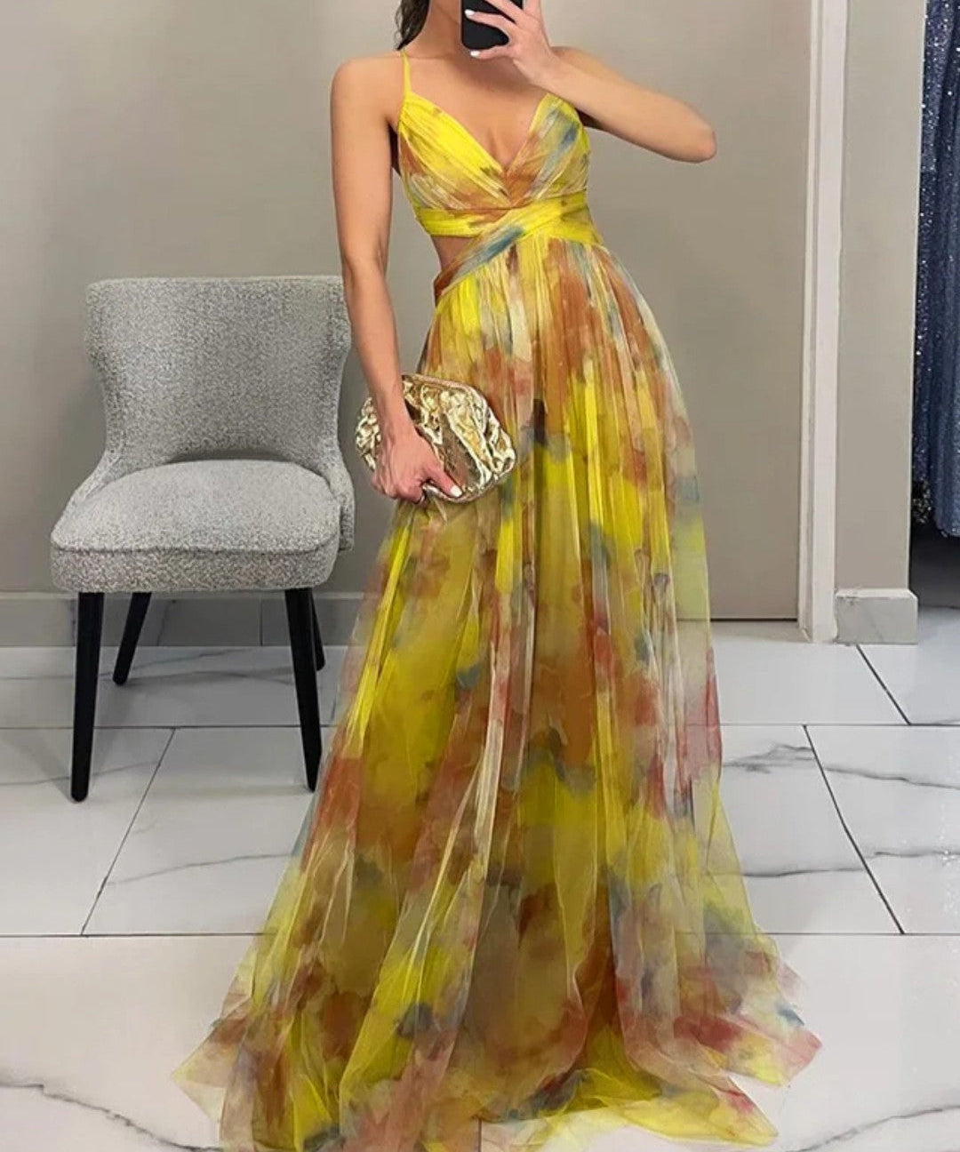 Gita - Lumoava kukkakuvioinen maksimekko