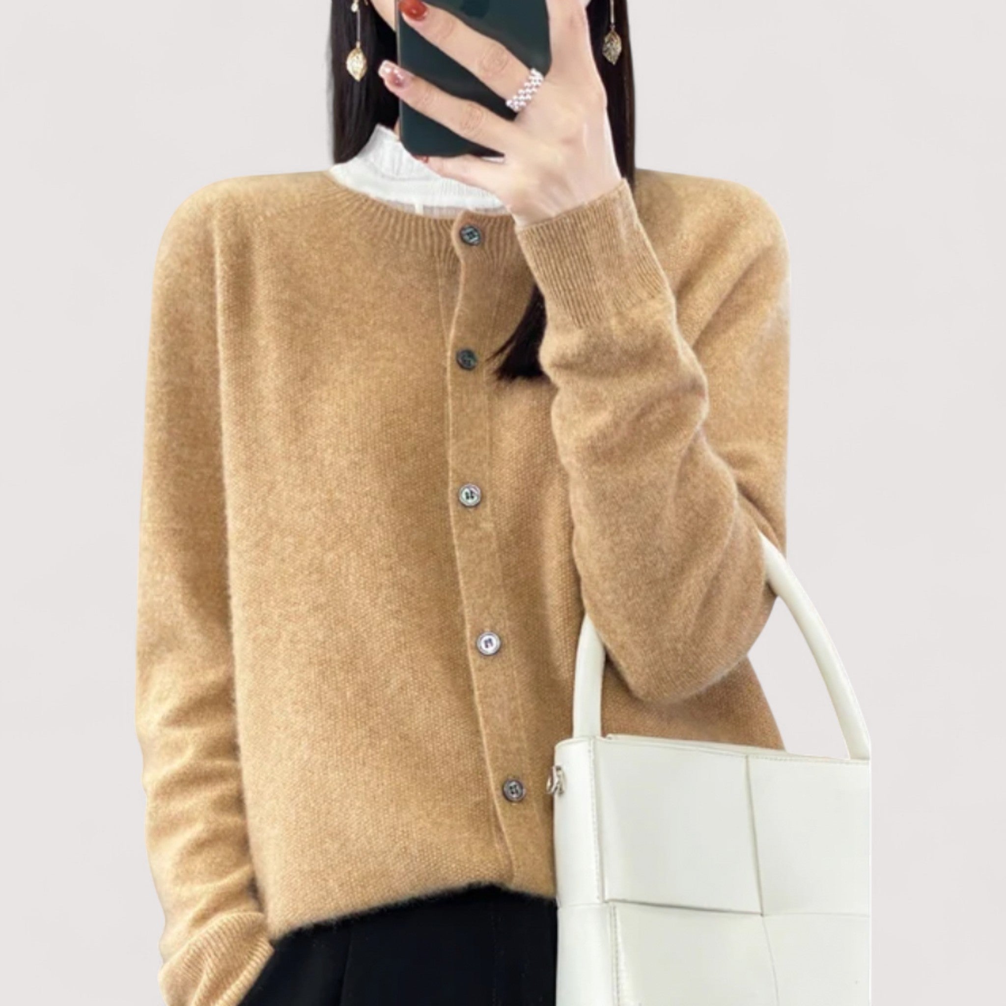 Darija™ – Pehmeä neulejakku napilla