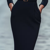 Nora | Viimeistelty Musta Mekko Vyöllä ja Mandarin-kauluksella